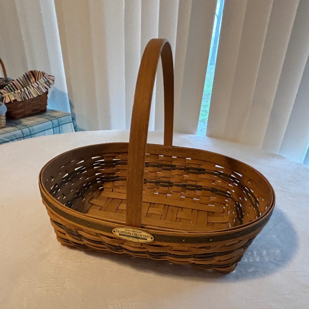 1998 Longaberger hospitality basket, green accents